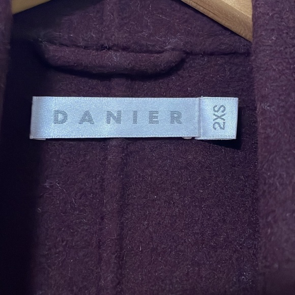 Danier Samantha coat in burgundy 2xs brand new with matching leather gloves - Picture 2 of 9